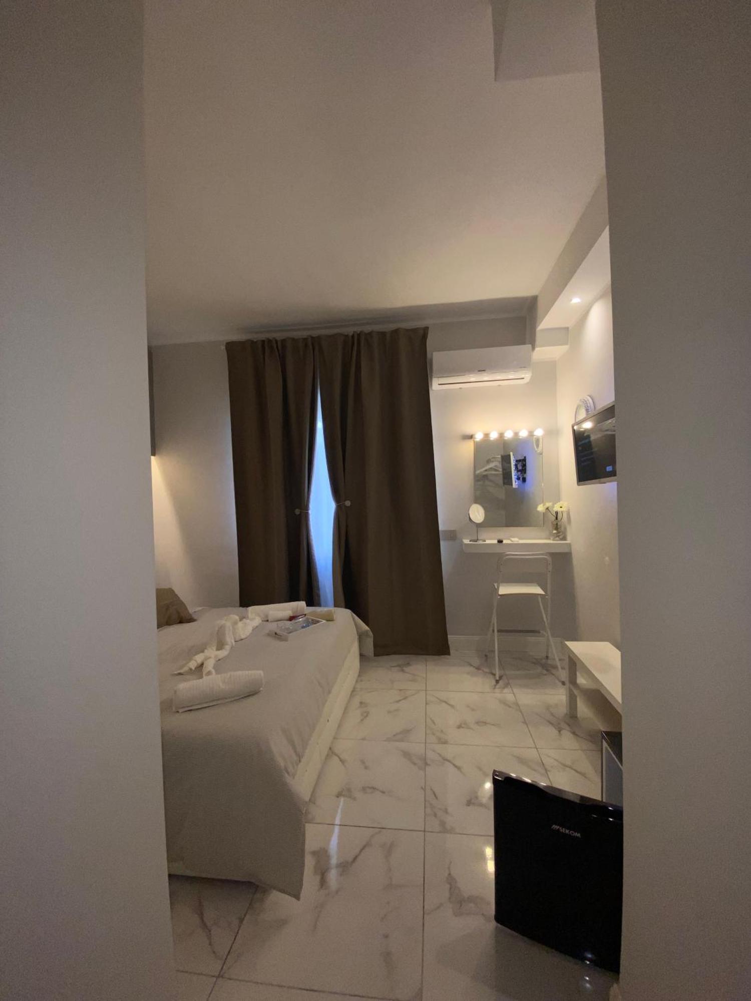 La Dimora Di Marti " Vicino Al Centro Storico Di Napoli" Bed & Breakfast Dış mekan fotoğraf