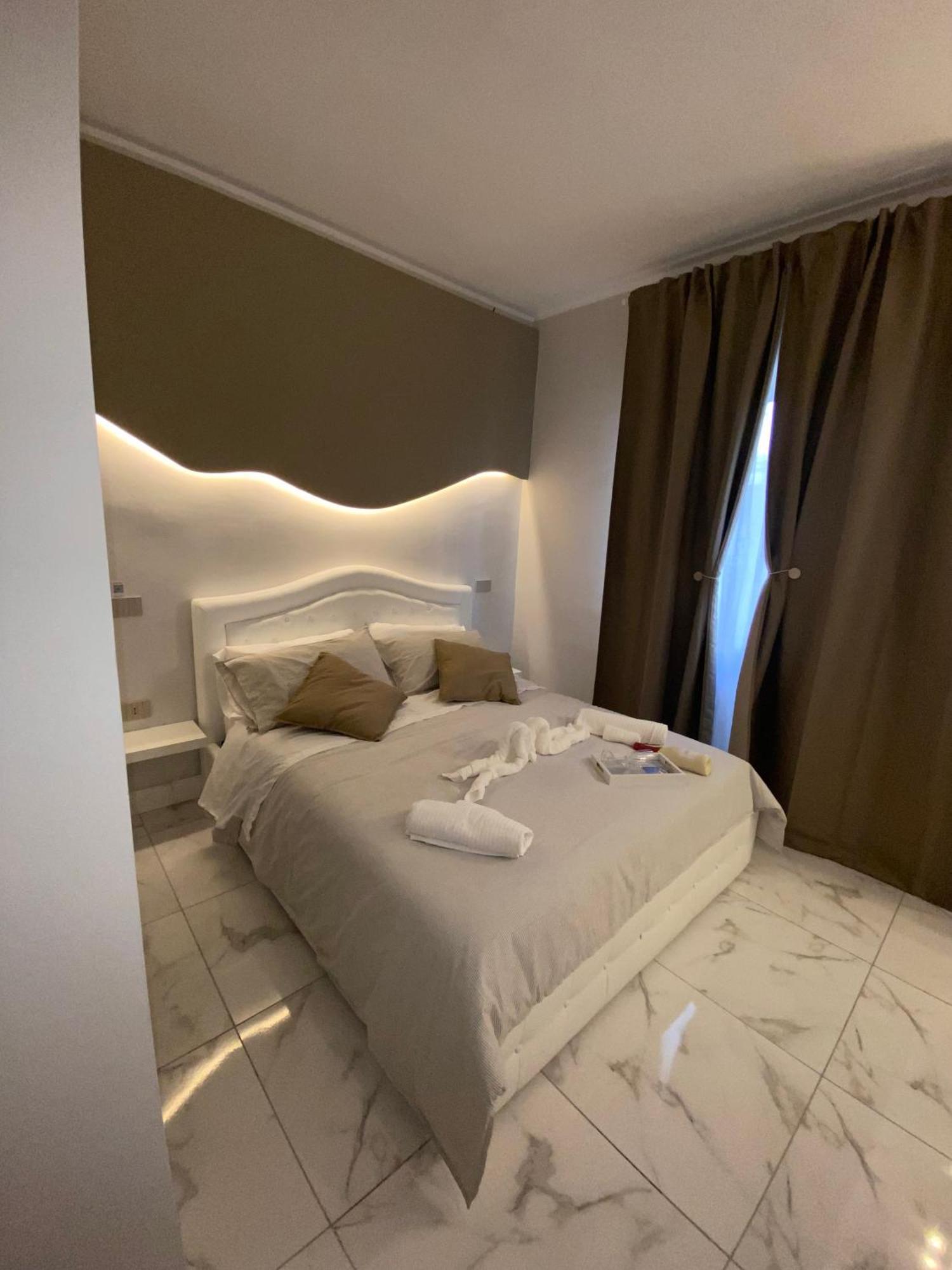 La Dimora Di Marti " Vicino Al Centro Storico Di Napoli" Bed & Breakfast Dış mekan fotoğraf