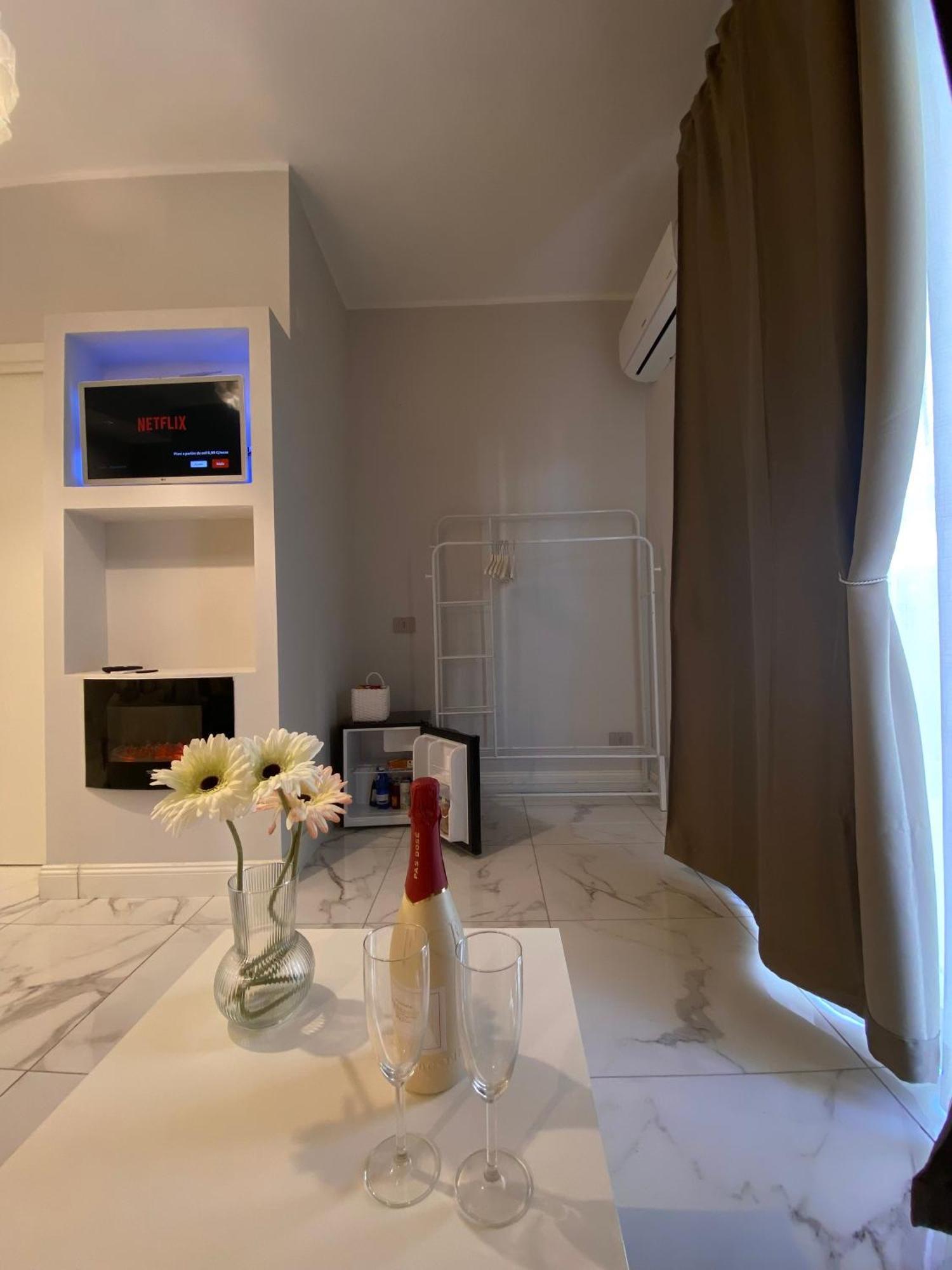 La Dimora Di Marti " Vicino Al Centro Storico Di Napoli" Bed & Breakfast Dış mekan fotoğraf