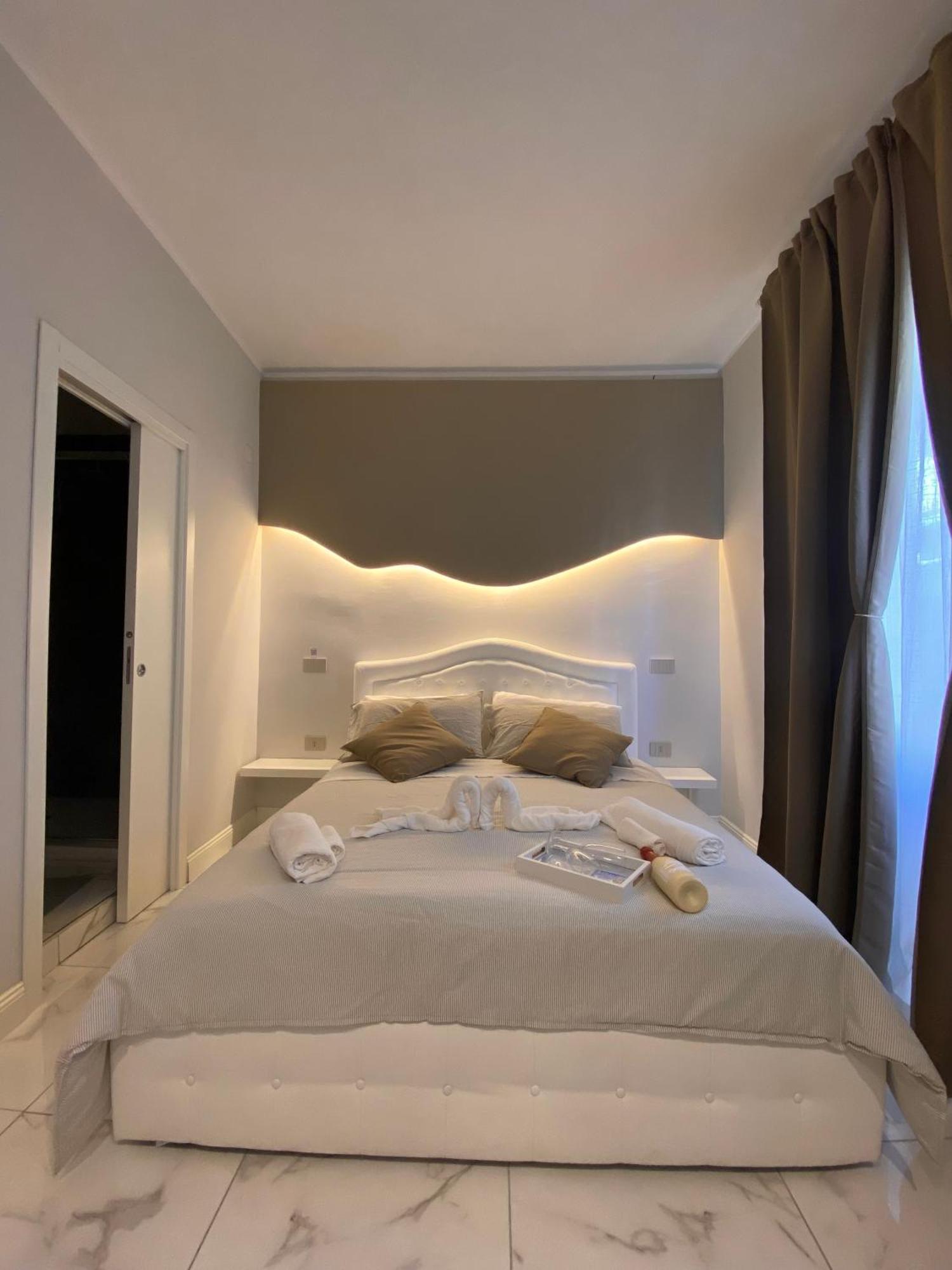 La Dimora Di Marti " Vicino Al Centro Storico Di Napoli" Bed & Breakfast Dış mekan fotoğraf