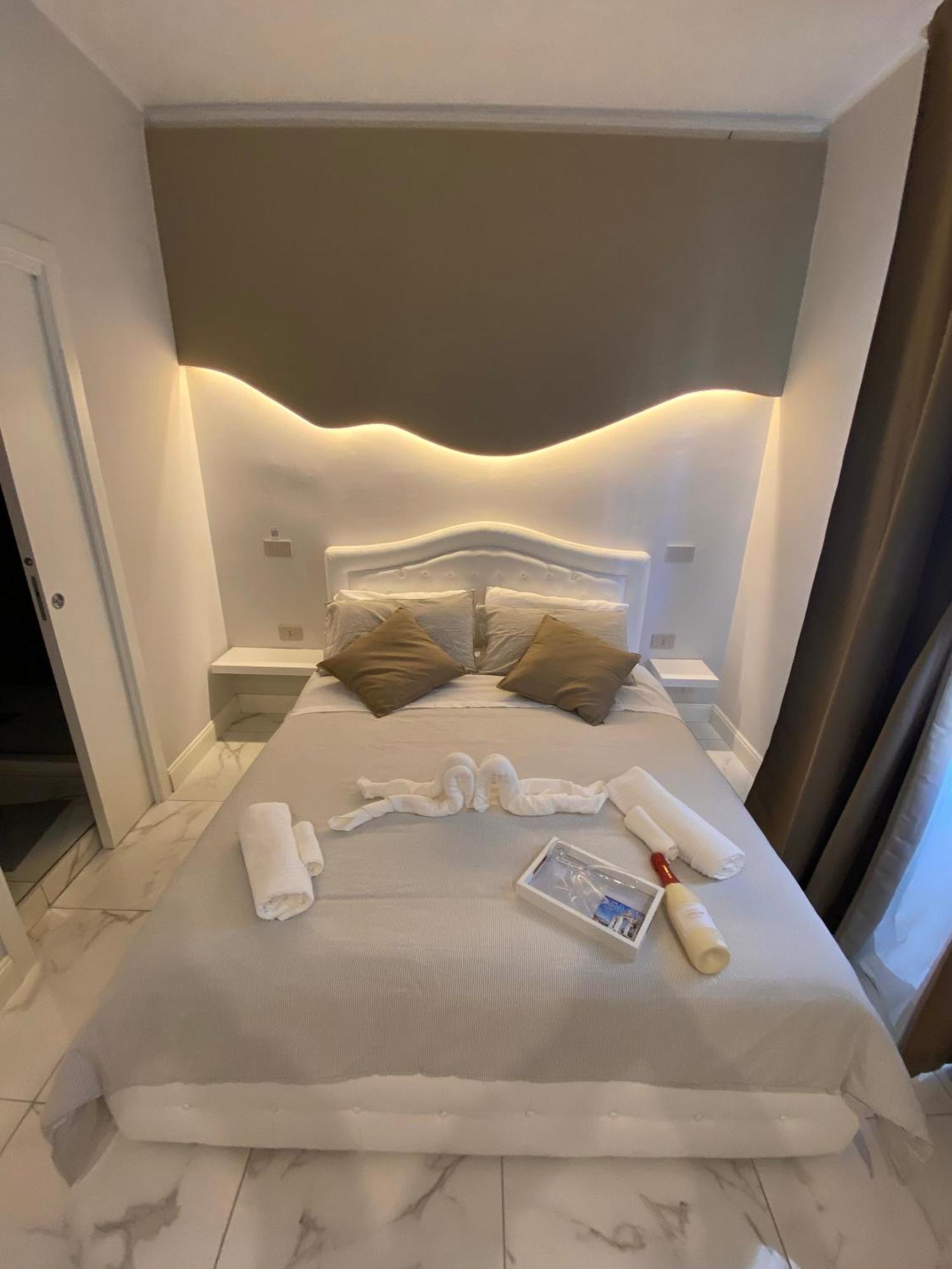 La Dimora Di Marti " Vicino Al Centro Storico Di Napoli" Bed & Breakfast Dış mekan fotoğraf