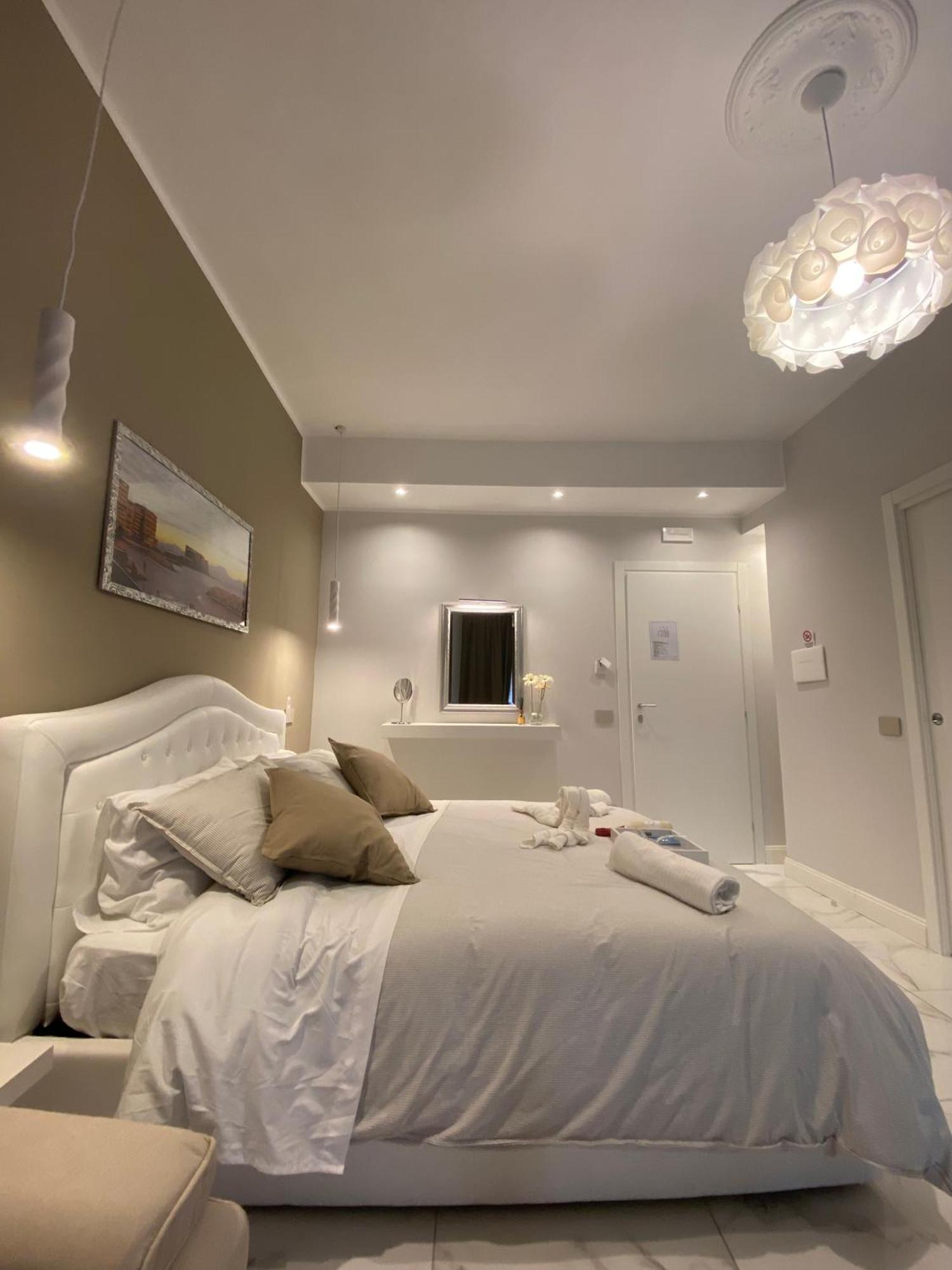 La Dimora Di Marti " Vicino Al Centro Storico Di Napoli" Bed & Breakfast Dış mekan fotoğraf