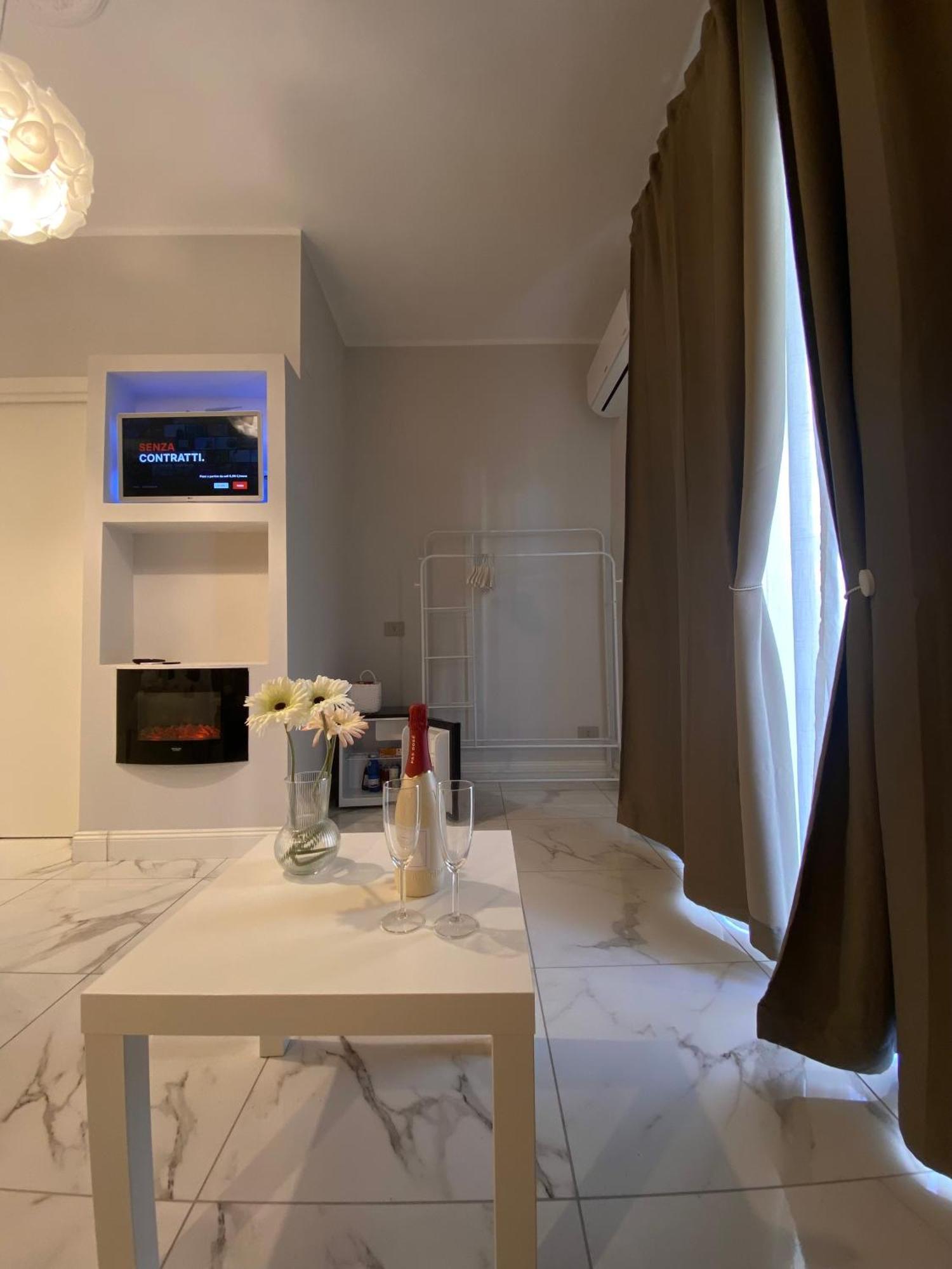 La Dimora Di Marti " Vicino Al Centro Storico Di Napoli" Bed & Breakfast Dış mekan fotoğraf