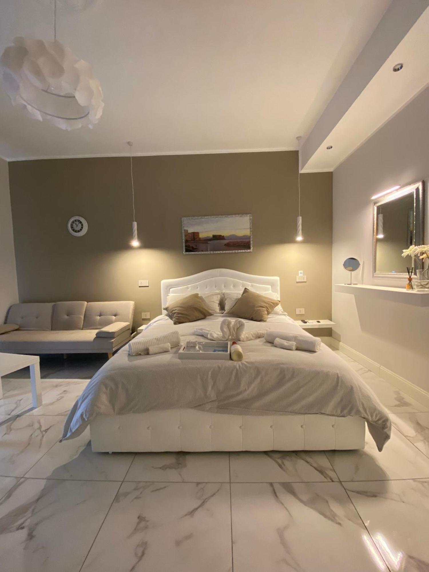 La Dimora Di Marti " Vicino Al Centro Storico Di Napoli" Bed & Breakfast Dış mekan fotoğraf